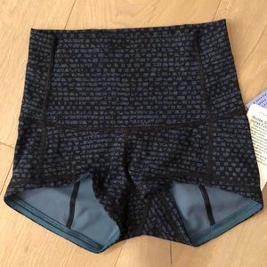 Lululemon Wunder Under Shorts 2” 4 blue black